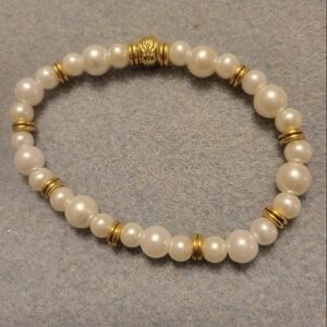 Elegant White Faux Pearl Stretch Bracelet with Gold Accents